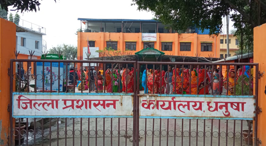 धनुषामा कर्फ्यु दुई घण्टाका लागि खुकुलो, बिहान ६ देखि ८ बजेसम्म अत्यावश्यक सामग्री खरिद गर्न पाइने